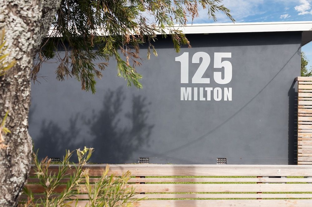 125 Milton 1