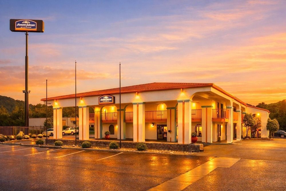 Howard Johnson by Wyndham Chattanooga Lookout Mountain I-24 1