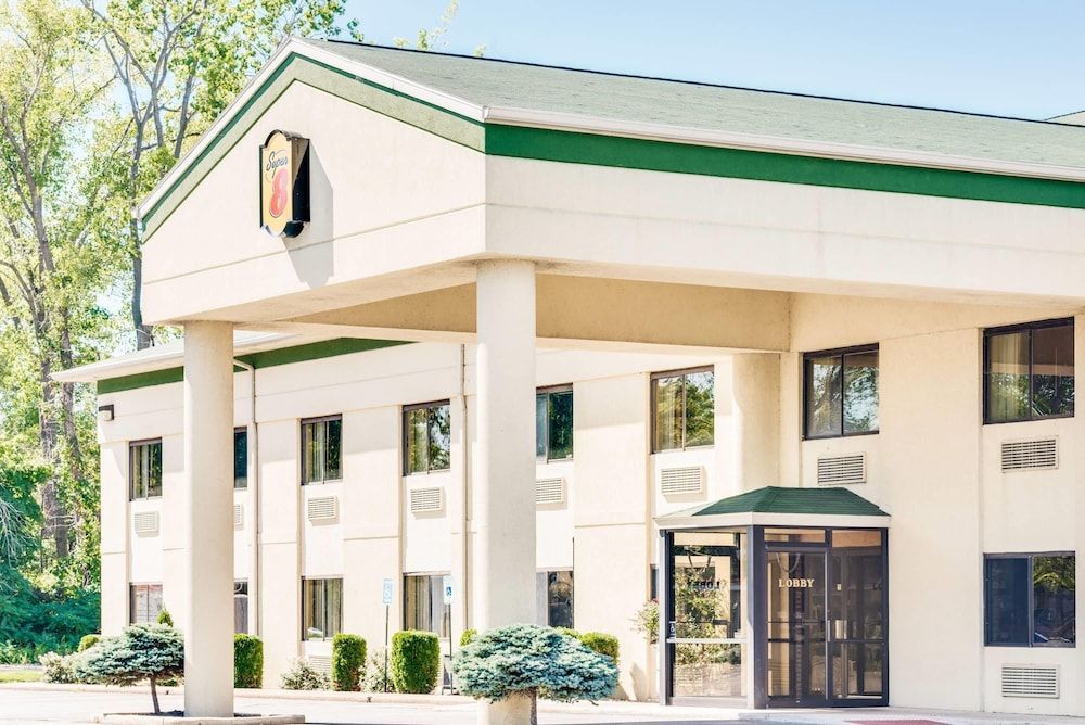 Super 8 by Wyndham Port Clinton 1