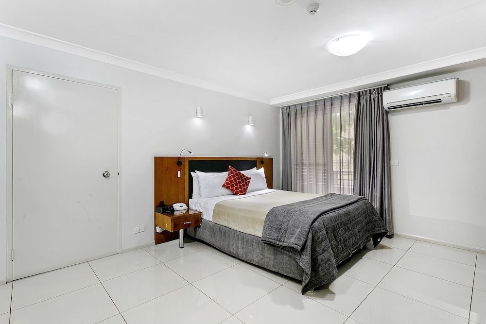Comfort Inn & Suites Burwood 2