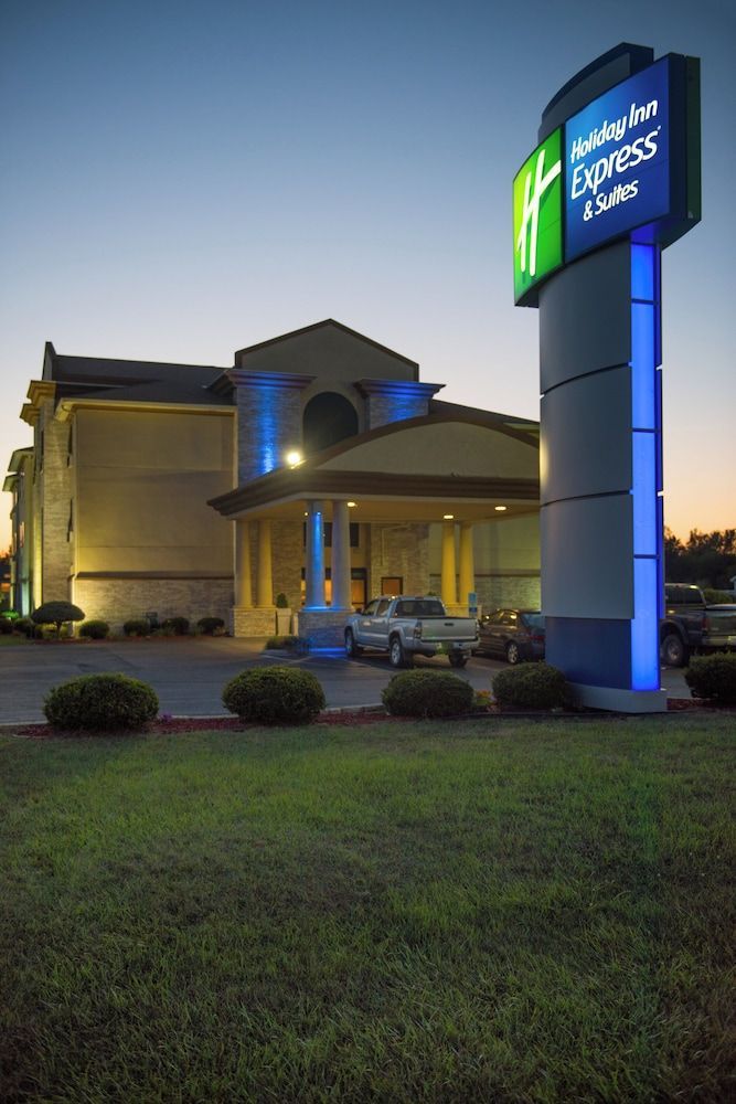Holiday Inn Express & Suites WAUSEON by IHG 1