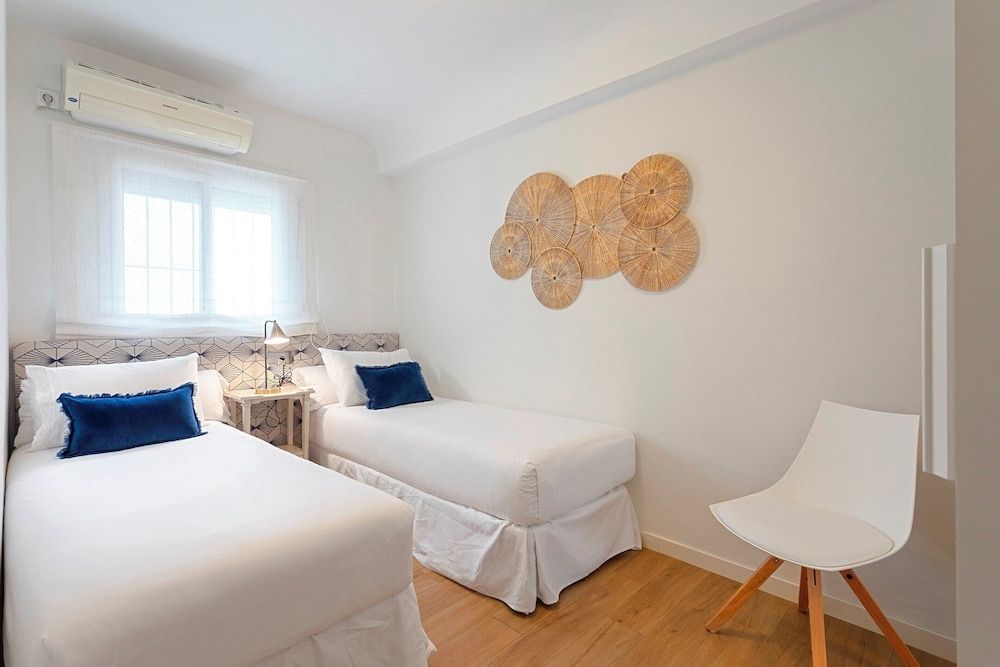 Genteel Home Velarde 2