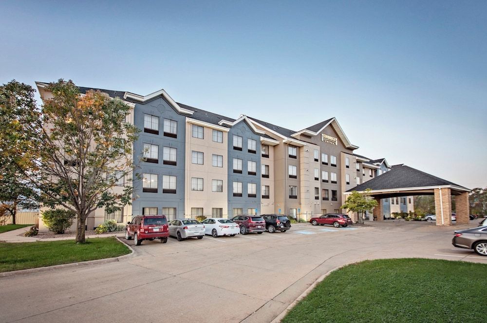 Staybridge Suites CEDAR RAPIDS NORTH by IHG 1