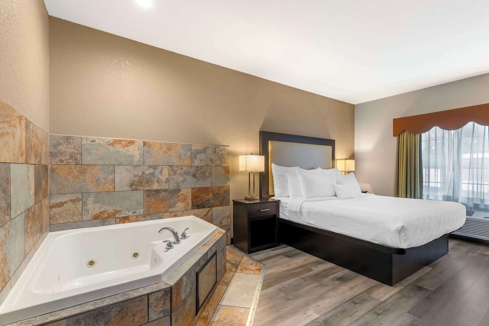 Best Western Plus Des Moines West Inn & Suites 1