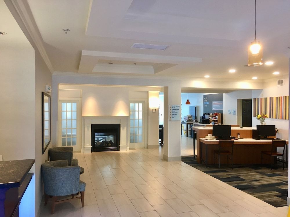 Holiday Inn Express & Suites BETHLEHEM ARPT-ALLENTOWN AREA by IHG 1
