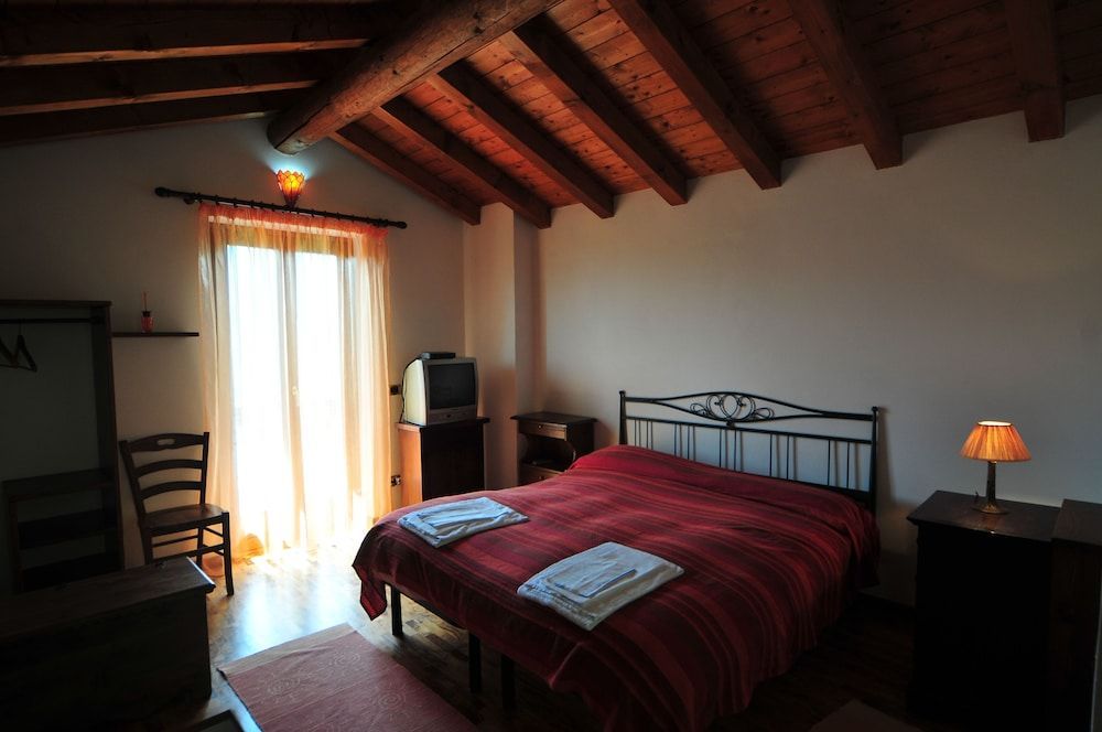 Agriturismo La Fonte Di Mariella 2