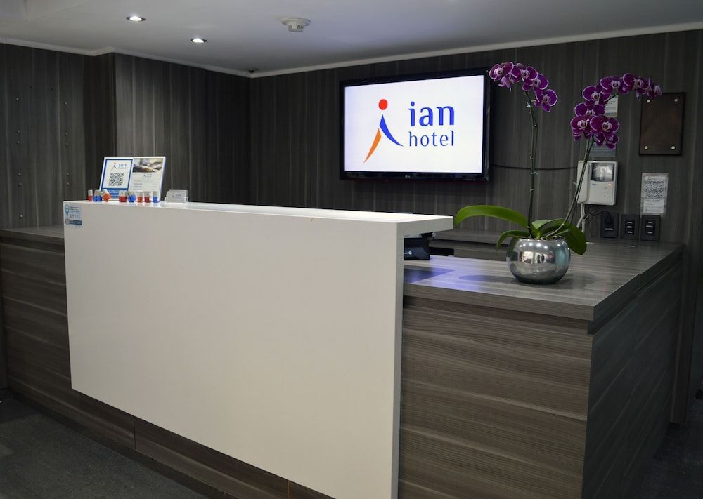 Ian Hotel 2