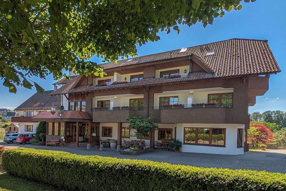 Hotel Restaurant Vinothek LAMM 1