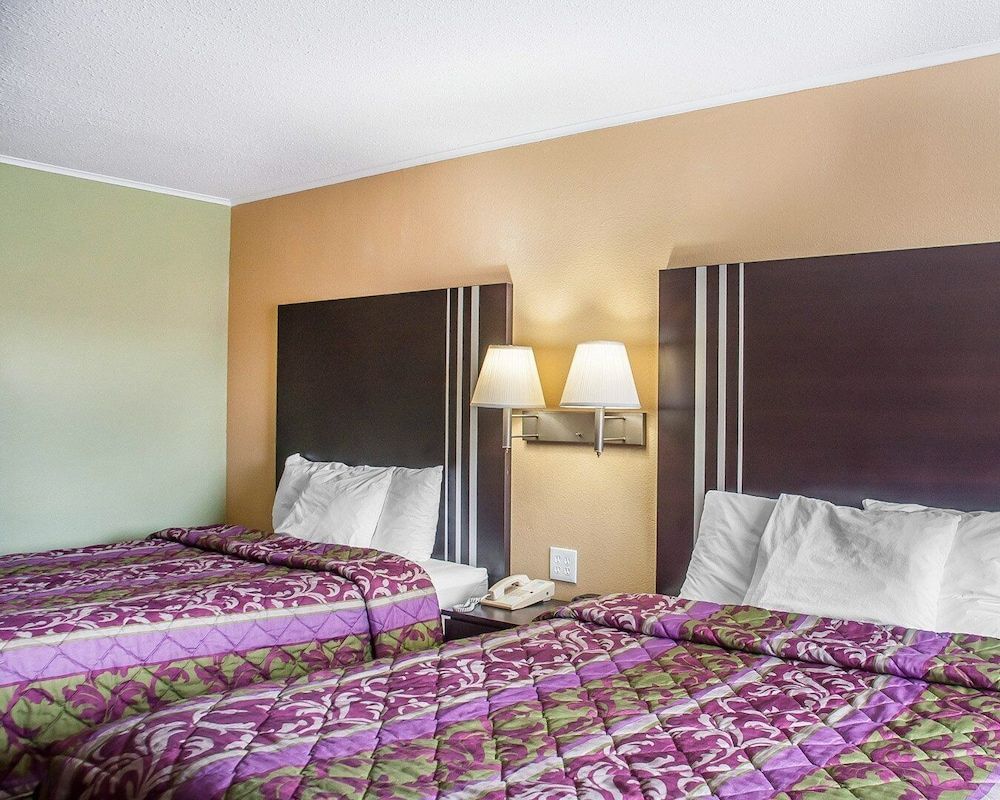 Amherst Inn & Suites 1
