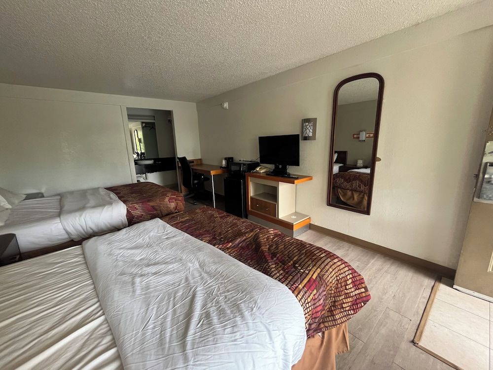 Rodeway Inn Washington PA 1