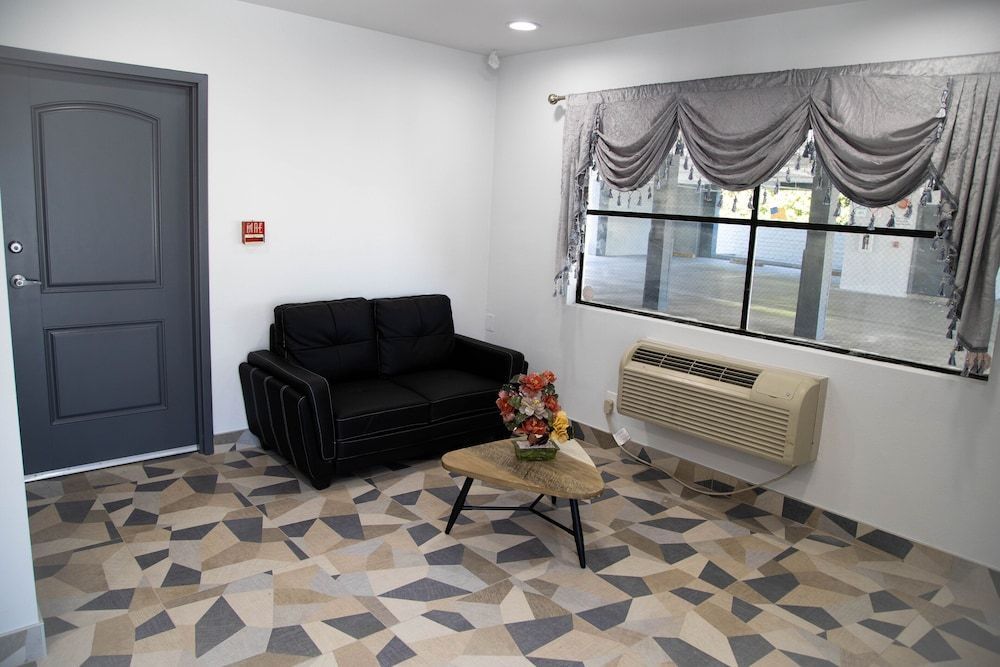 Pico Rivera Inn and Suites 2