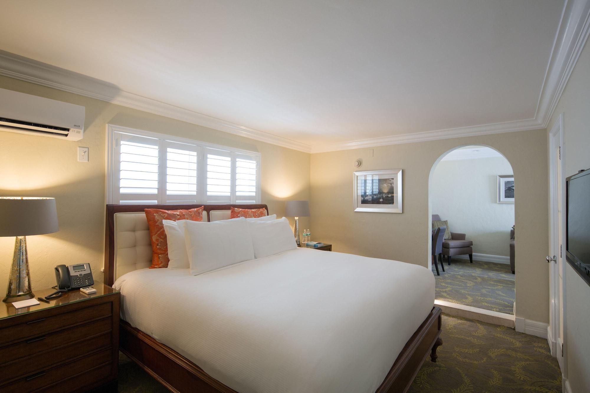 The Pillars Hotel 1