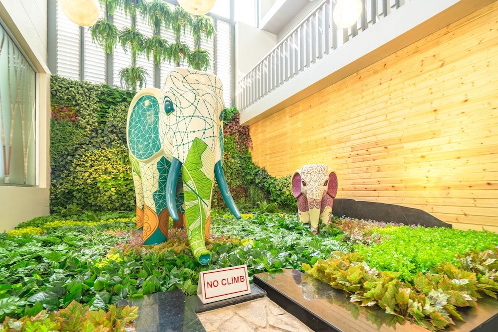 Ramada by Wyndham Phuket Deevana 2