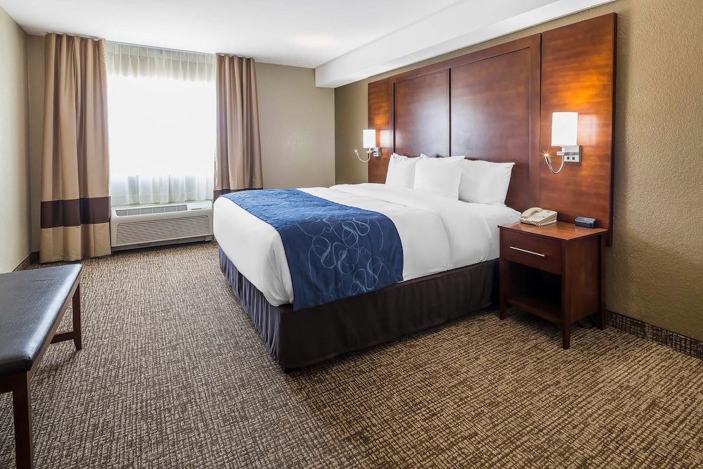Comfort Suites El Paso Airport 1