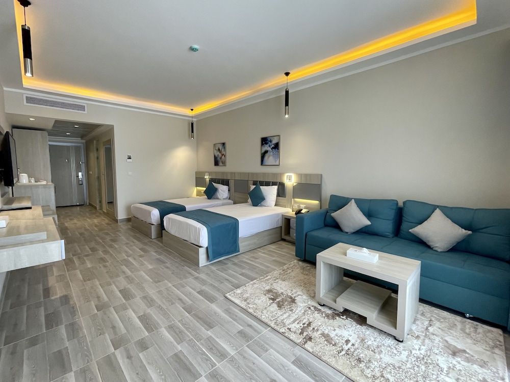 SIRENA BEACH RESORT & SPA 2