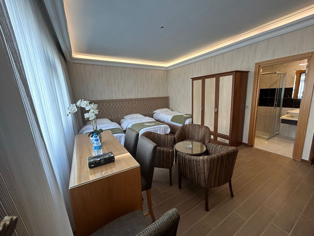 Lily Rooms 1