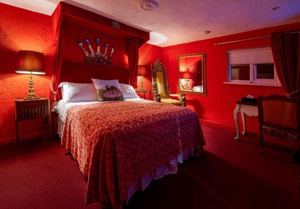 The lion hotel 1