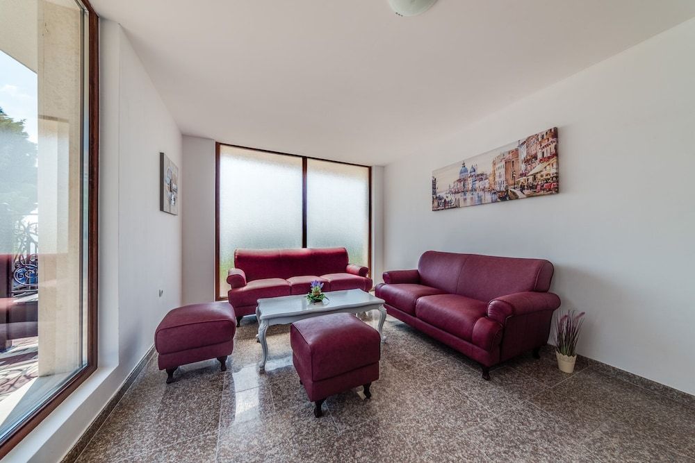 Apartcomplex Golden Bay 2