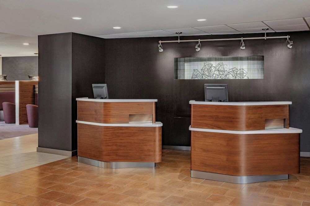 Courtyard by Marriott Greensboro 2