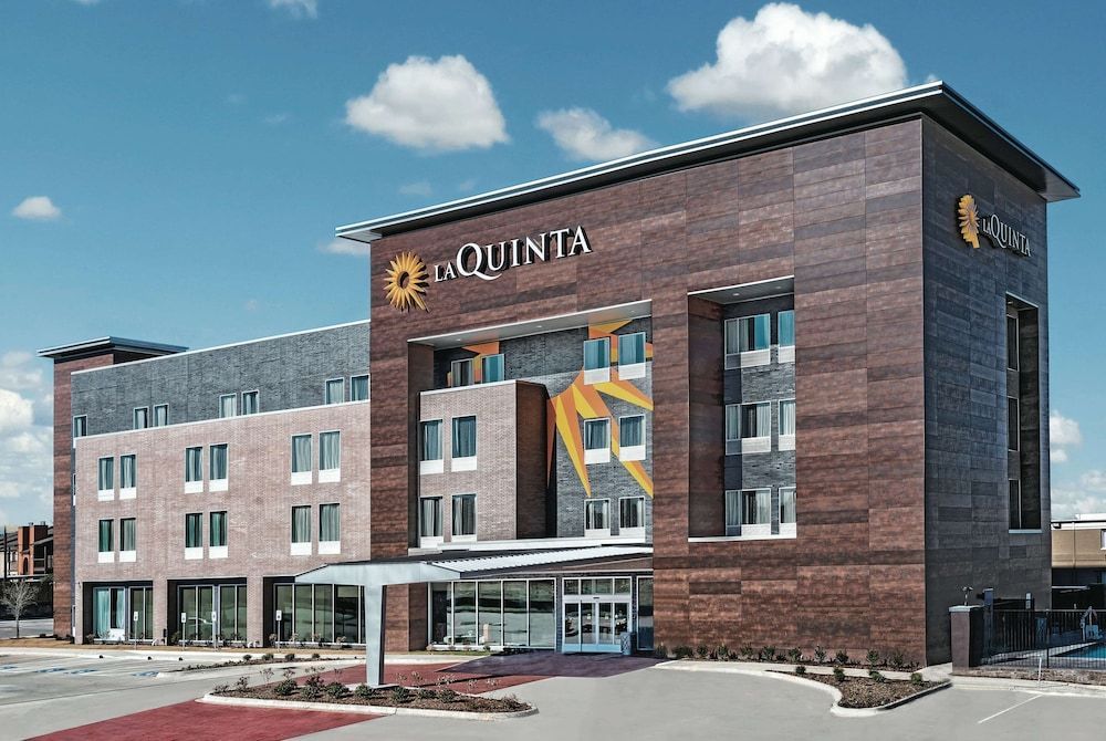 La Quinta by Wyndham Dallas Grand Prairie North 1