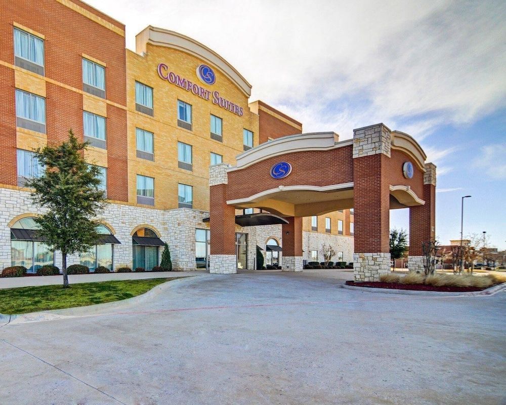 Comfort Suites Frisco 1