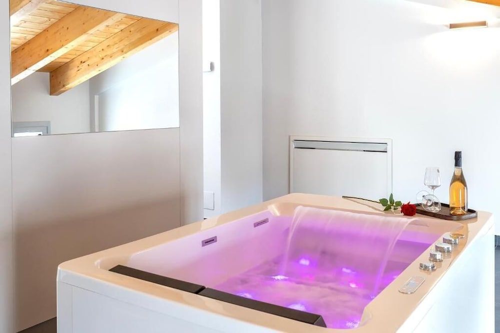 Mesbeglia Luxury Rooms 2