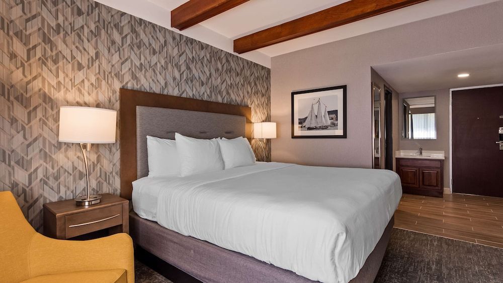 Best Western Plus Portsmouth Hotel & Suites 1