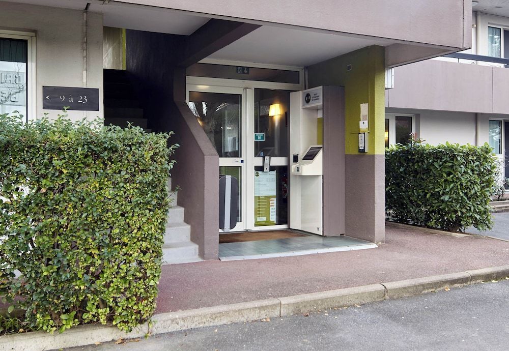 B&B HOTEL Saclay 2