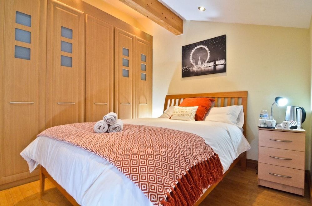 Thames view house 1