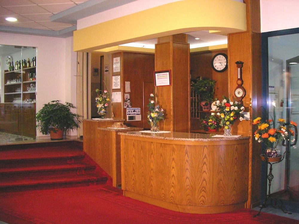 Hotel Trovatore 2