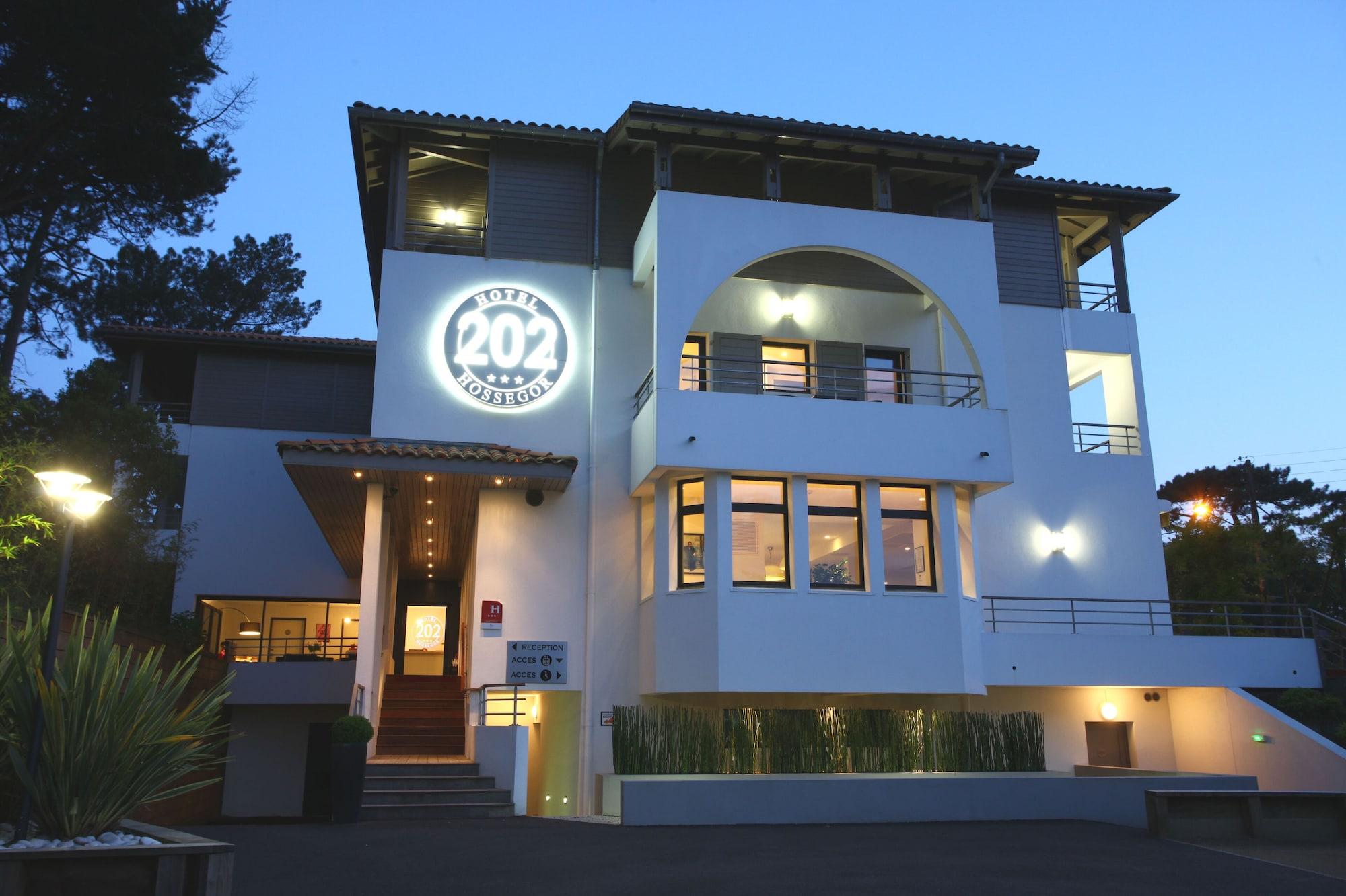 Hotel 202 2