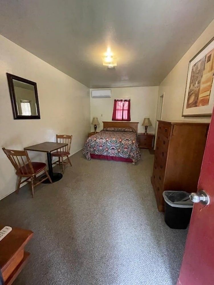 Sierra Pelona Motel 2