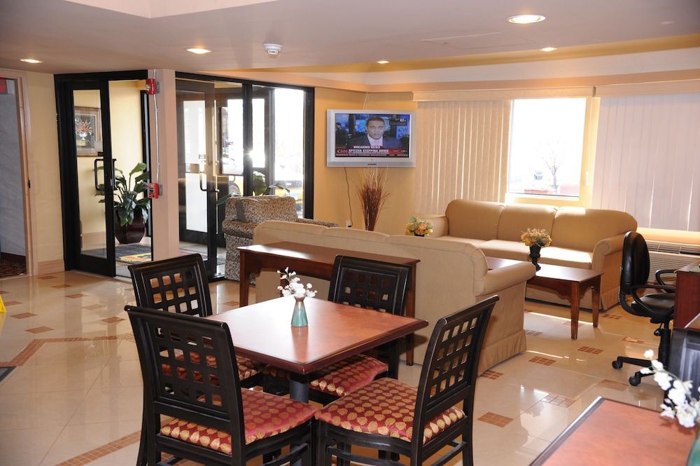 Knights Inn Hartford 2