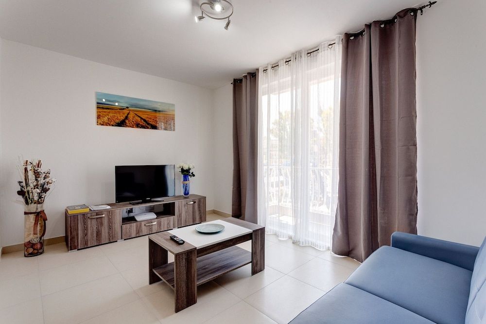Modern 1BR Apartment in a Central Location 1