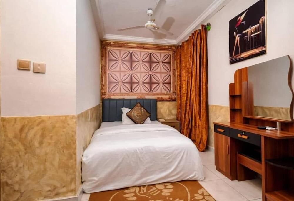 Airport Side Hotel 2