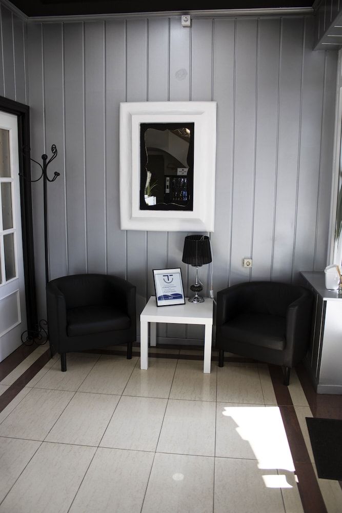 Hostal Valdepeñas by Bossh! Hotels 1