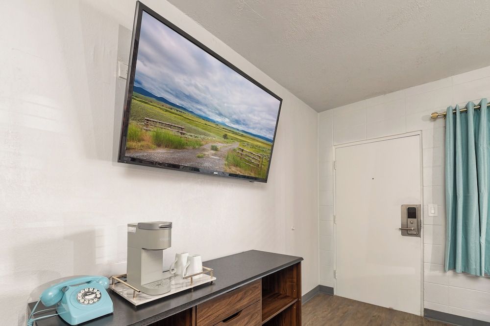 Bel Aire Motel 2