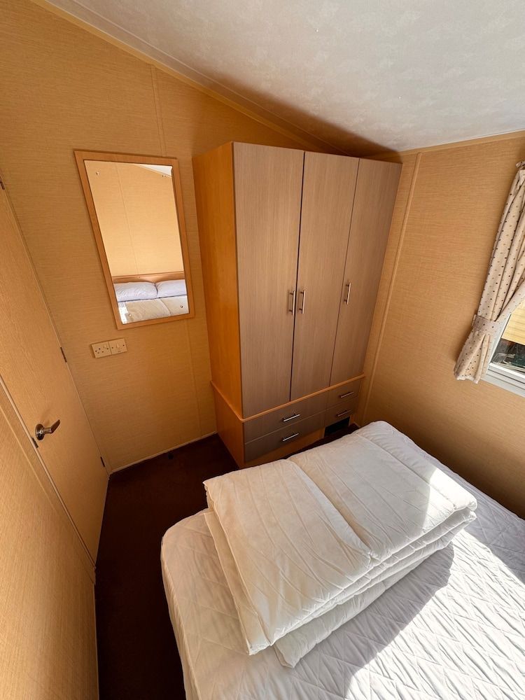3 Bed Caravan - Side Gated Decking, Wifi, Pets 2