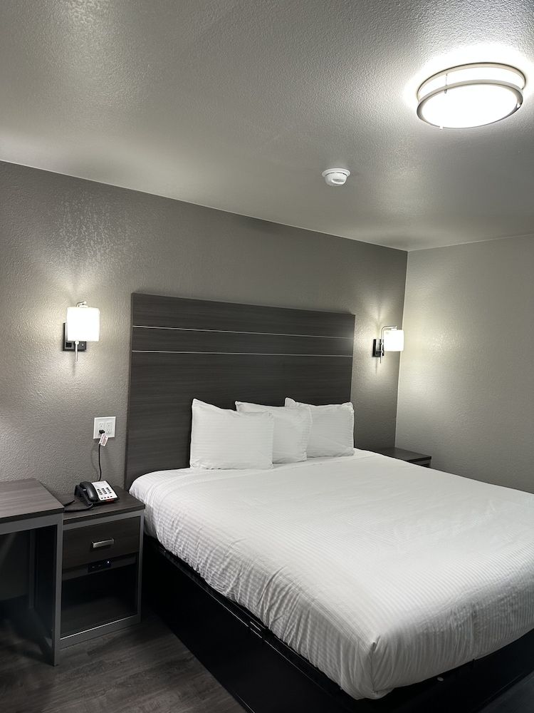 Sleepy Traveler Motel 2