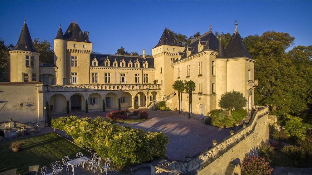 CHATEAU DE LA RIVIERE 1