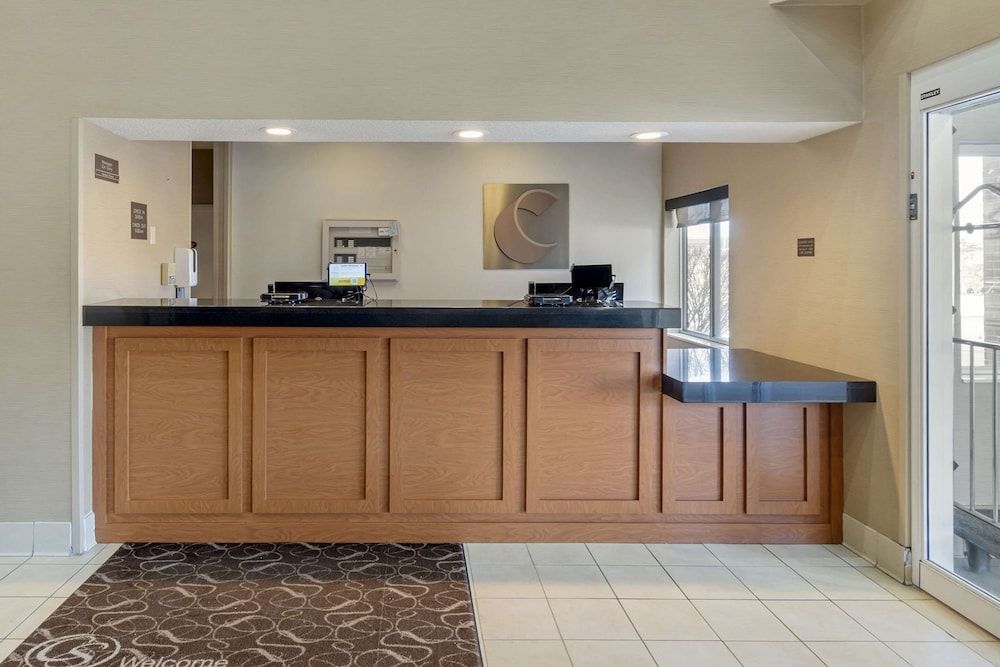 Comfort Suites Normal University area 2