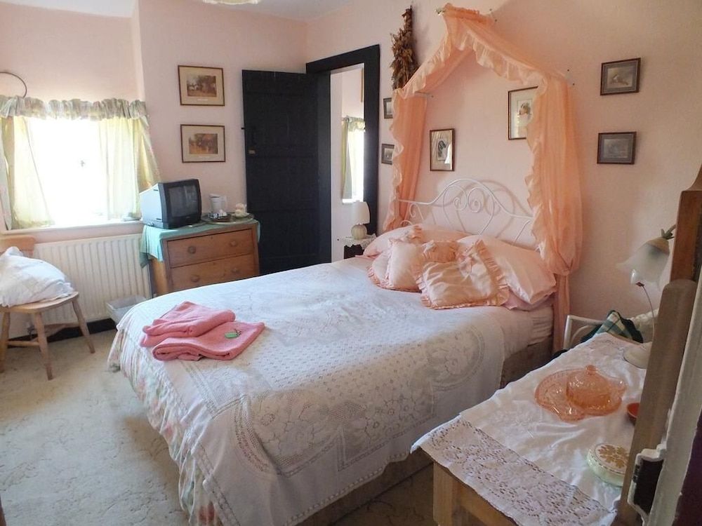 East Farm House B&B 2