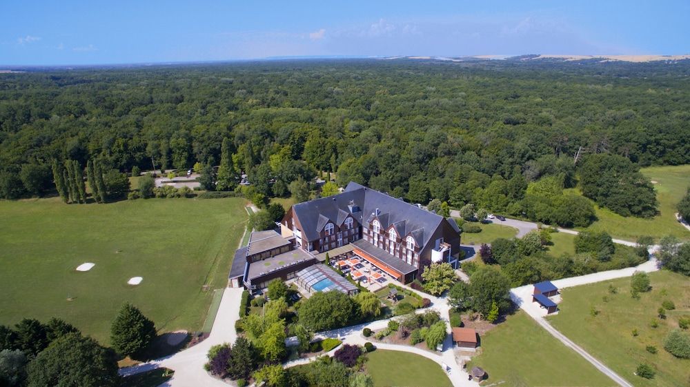Domaine de la Forêt d'Orient, Logis Hôtel, Restaurant, Spa et Golf 1