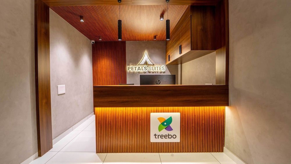 Treebo Petals Suites Marine Drive 2