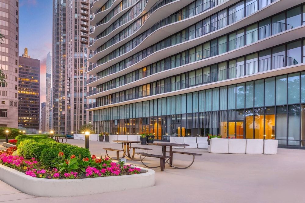 Radisson Blu Aqua Hotel, Chicago 1