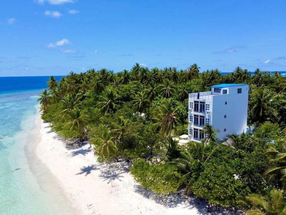 VIVA Beach Maldives 1
