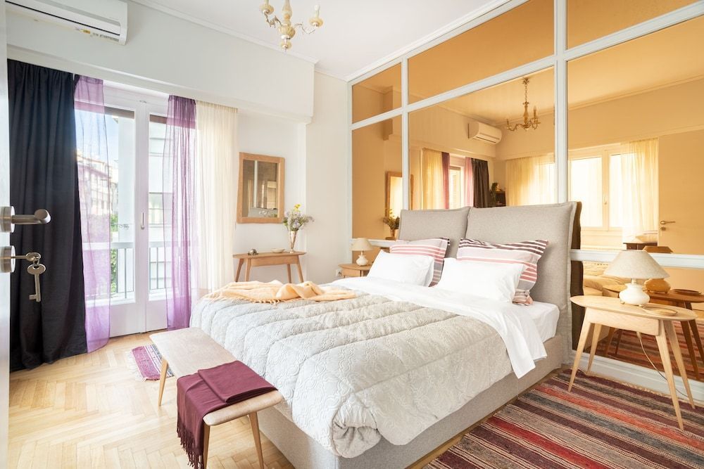 A short walk to Syntagma and Plaka 1