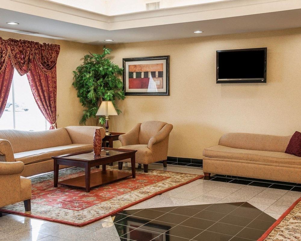 Comfort Suites near Indianapolis Airport 2