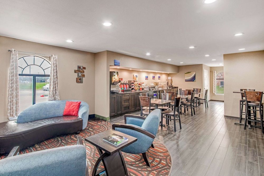 Best Western Cedar Inn 2