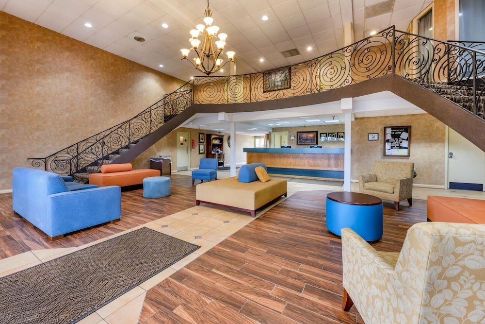 Econo Lodge Inn & Suites Triadelphia - Wheeling 2